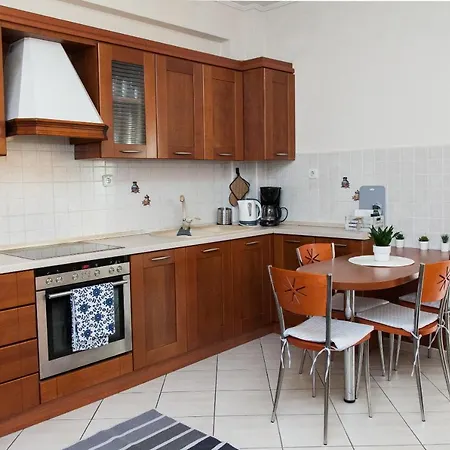 Apartment Lovely In Peristeri *